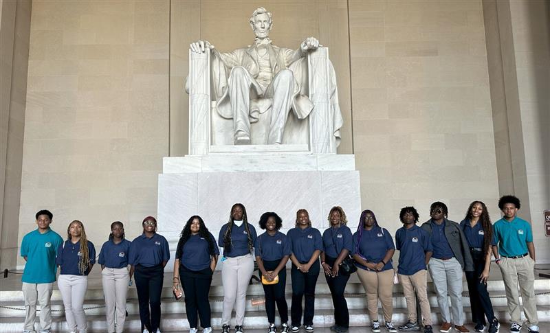Students at the Abraham Lincoln Statue at the Lincoln Memorial